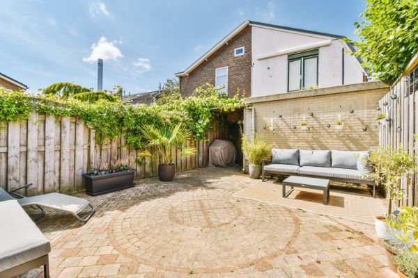 Courtyard Patio Service in Brighton